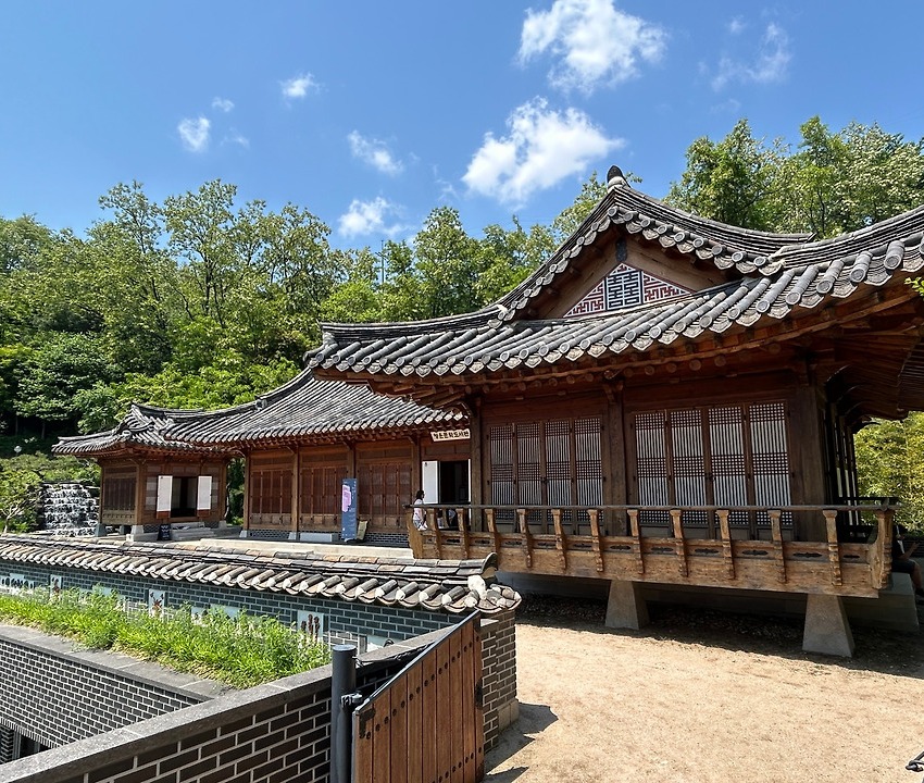 청운문학도서관
